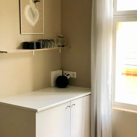 The Yellow House Studio, Free Parking *