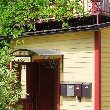 The Yellow House Studio, Free Parking Apartman Pärnu