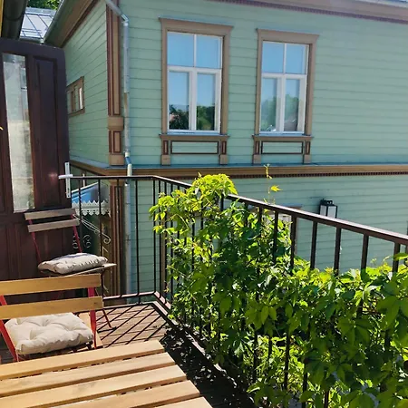 The Yellow House Studio, Free Parking *