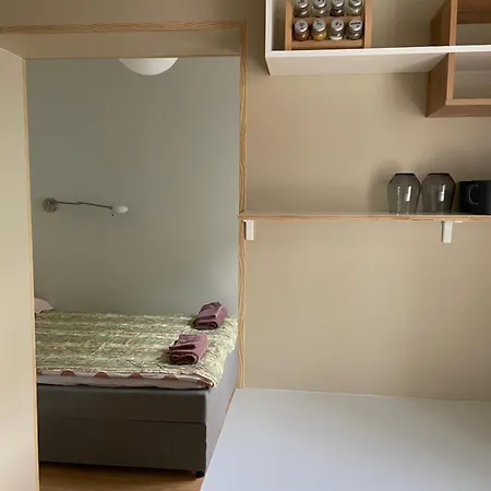 Apartman The Yellow House Studio, Free Parking